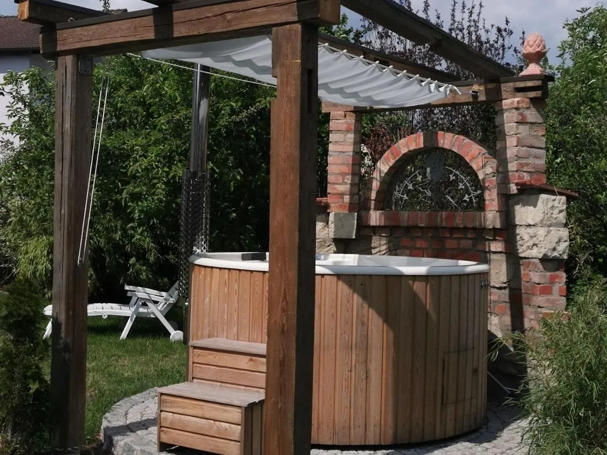 Wonderful Apartment With Barrel Sauna Stockheim  Γερμανία